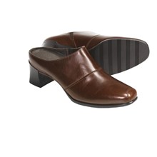munro-american-renee-clogs-leather-for-women-in-saddle-brown~p~4051v_01~220.3